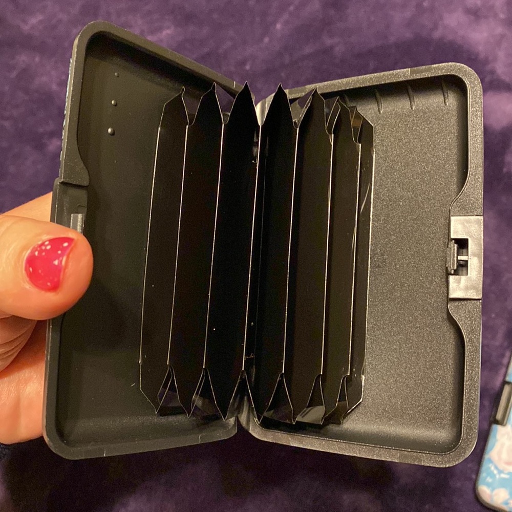 3 hard card cases - Picture 3 of 3